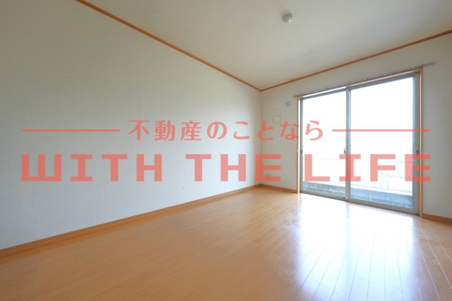 ミルキークォーツ【キャッシュバック対象物件】の居間・リビング|ゆったり過ごせる居間です