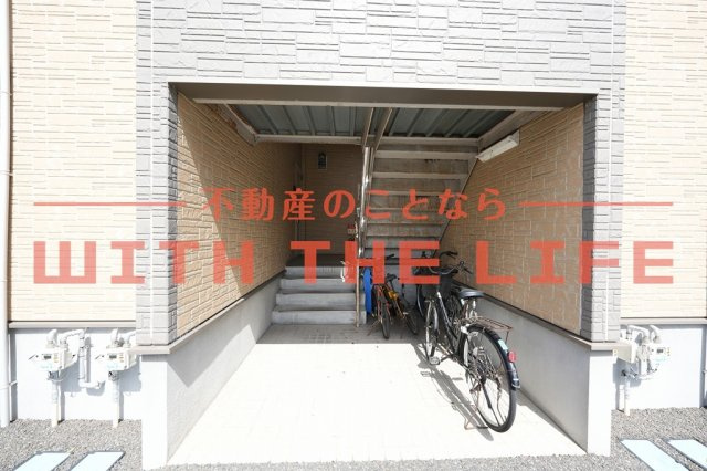 ミルキークォーツ【キャッシュバック対象物件】のエントランス|ゆとりのあるエントランスです