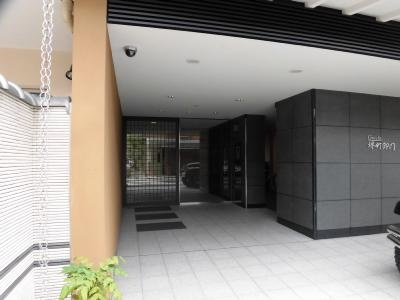 グラシア堺町御門のエントランス