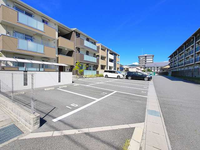 プライムヒルズの駐車場|駐車場に車を止められます
