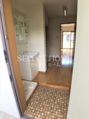 【玄関】 | グリーンヒルズ明大寺 | 明るい玄関です