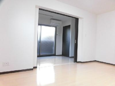 Residence西小路小米町の居間・リビング