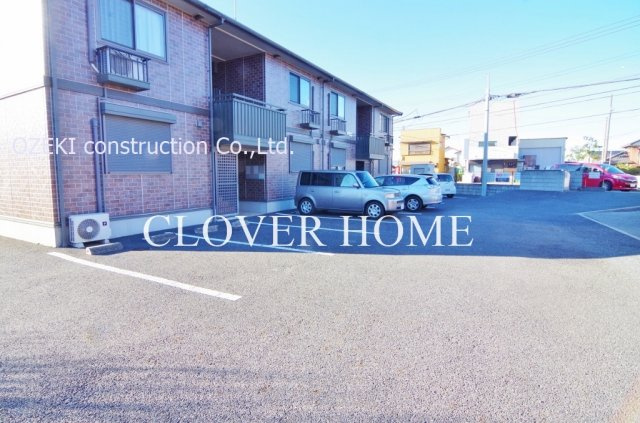 シャルムの駐車場