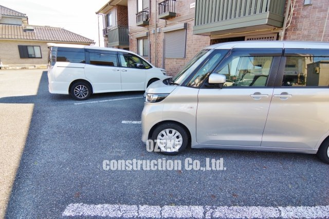 シャルムの駐車場