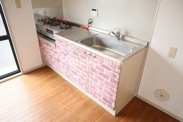 マリニース西浜のキッチン|コンパクトなキッチンで掃除もラクラク