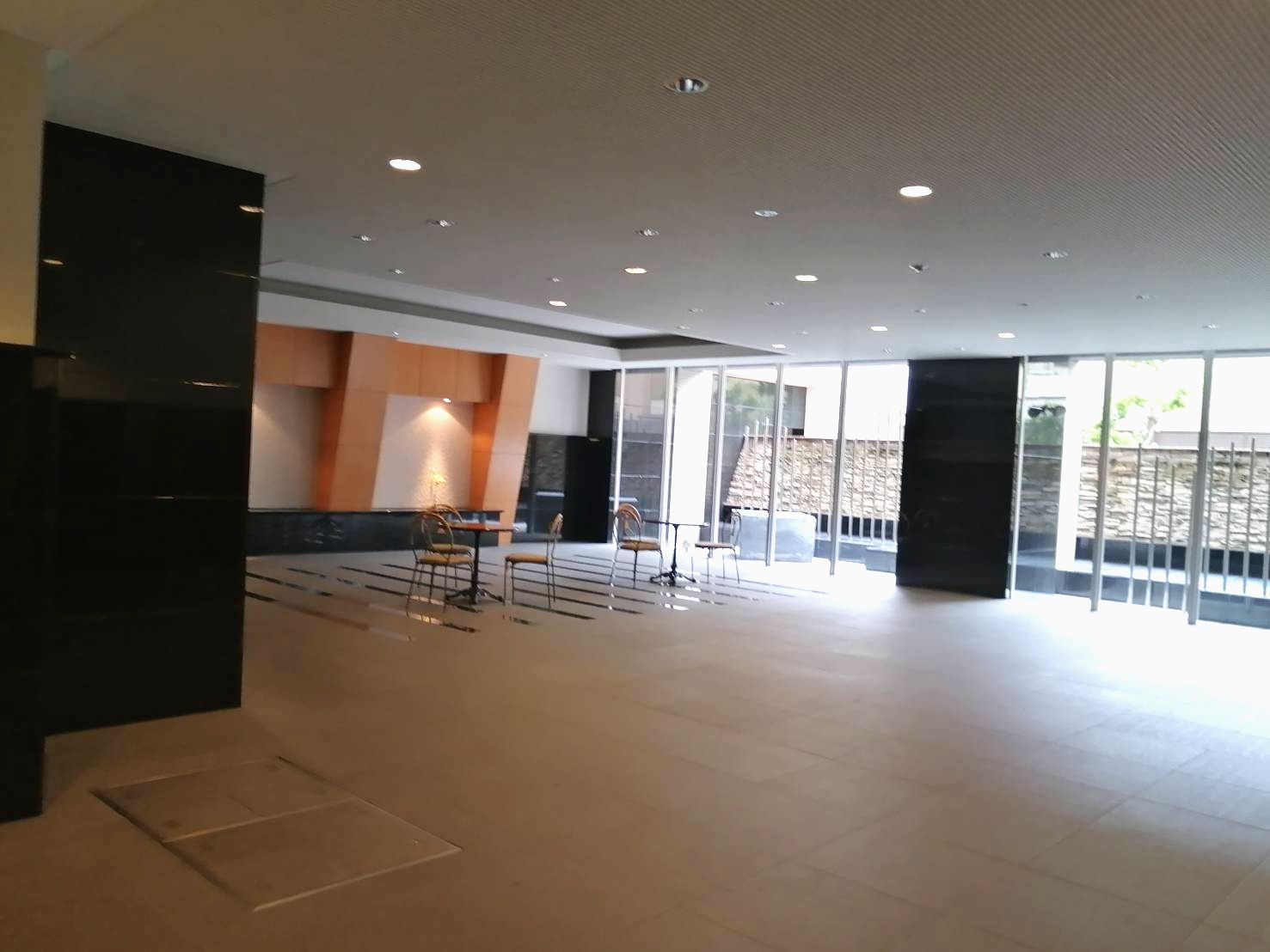 南海シティーコート岸和田のエントランス|とても広いです。