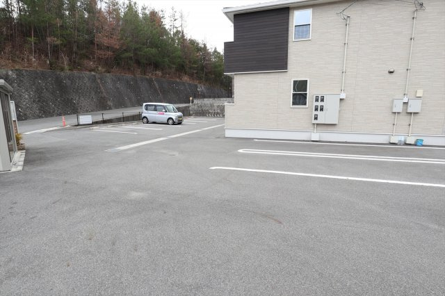 バービー・カール　A棟の駐車場