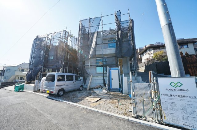 保土ヶ谷駅徒歩６分！高台の閑静な住宅街。みなとみらいエリアを一望♪保土ヶ谷区月見台　全３棟新築戸建ての外観