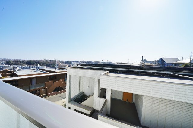 保土ヶ谷駅徒歩６分！高台の閑静な住宅街、みなとみらいエリアを一望♪カースペース２台。保土ヶ谷区月見台　全３棟新築戸建ての展望