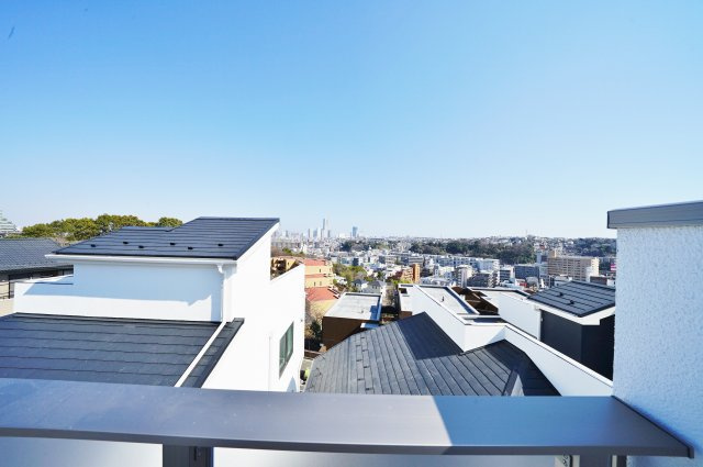 保土ヶ谷駅徒歩６分！高台の閑静な住宅街、みなとみらいエリアを一望♪カースペース２台。保土ヶ谷区月見台　全３棟新築戸建ての展望