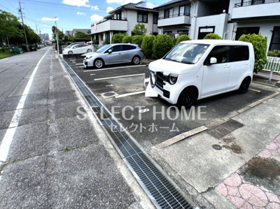 【駐車場】 | グロリアスⅡ | 車をお持ちの方に嬉しい駐車場付きの物件です