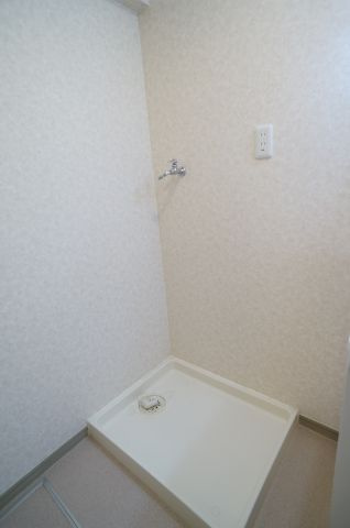 シャルマンコーポ荒牧の設備|室内洗濯機置き場です