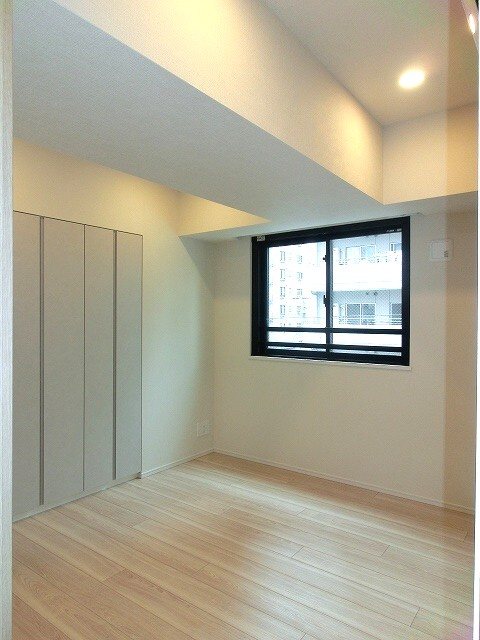 プライマル浅草言問通の内装|５帖洋室です、エアコン付き