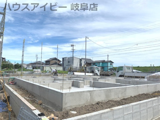 【外観】 | 岐南町薬師寺　平屋の新築戸建　全３棟　お車スペース並列4台可能　ウォークインクローゼット・納戸スペースあります。