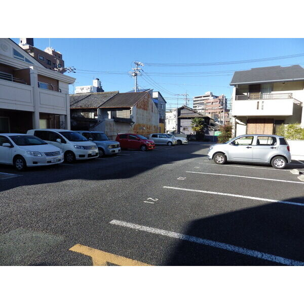 パビヨン徳川の駐車場|パビヨン徳川