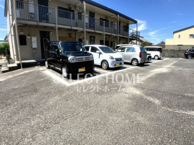 【駐車場】 | コスモス | 車をお持ちの方に嬉しい駐車場付きの物件です