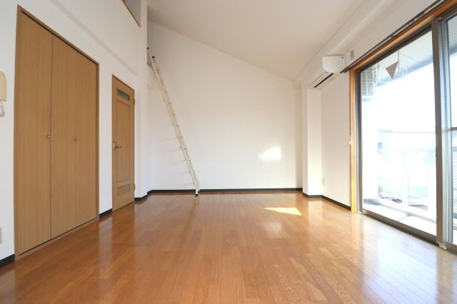 ソワール比島の居間・リビング