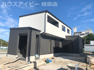 【外観】 | 岐阜市東鶉１丁目　新築戸建　全４棟　ゆとりの広さを現実に
敷地広々61坪！お車スペース並列3台可能　