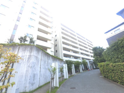 【外観】 | イニシアフォレスト港南上永谷 | 収納力のあるWIC2箇所設置やリモートワーク対応のワークスペース有。
公共施設や緑豊かな公園が点在しています♪