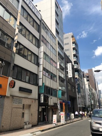 栄楽ビルの外観