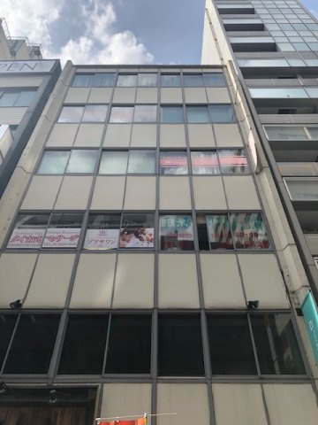 栄楽ビルの外観