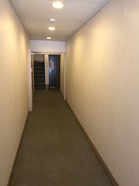 栄楽ビルのロビー
