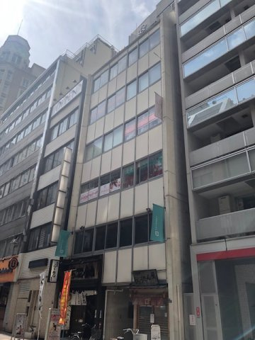 栄楽ビルの外観