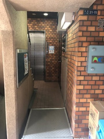 第一銀長ビルのエントランス