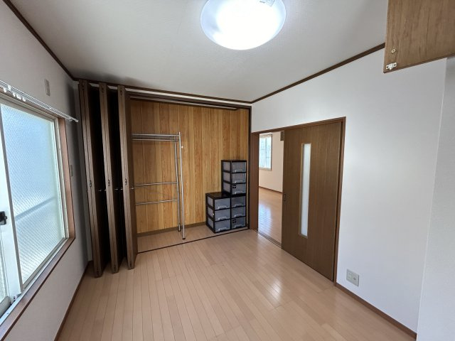 ハイツミゾグチの洋室|明るい洋室です