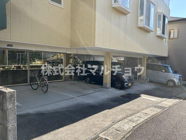 ハイツミゾグチの駐車場|駐車スペースもあります