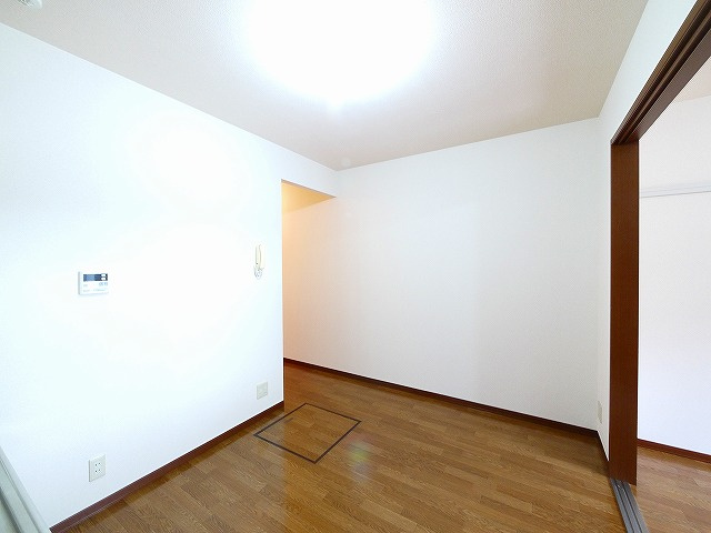 ドミール佐保台の居間・リビング