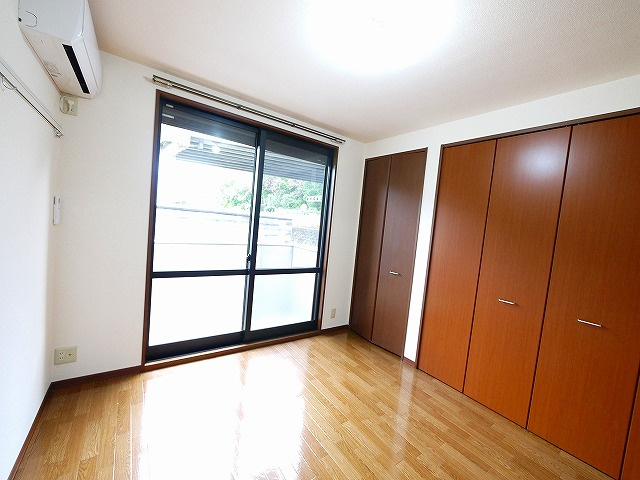 ドミール佐保台の洋室