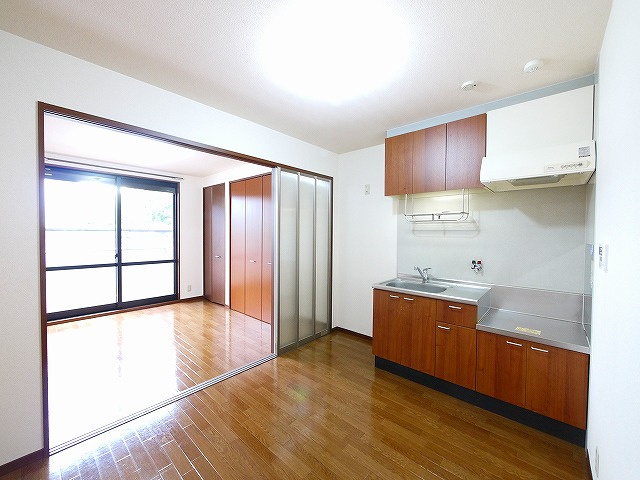 ドミール佐保台の居間・リビング