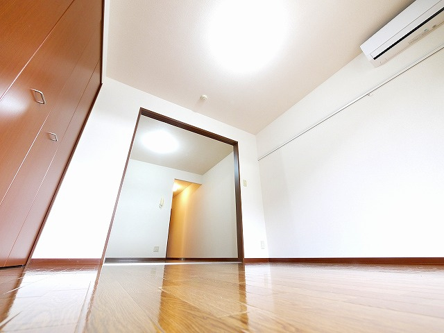 ドミール佐保台の洋室