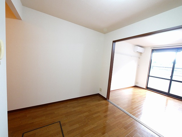 ドミール佐保台の居間・リビング