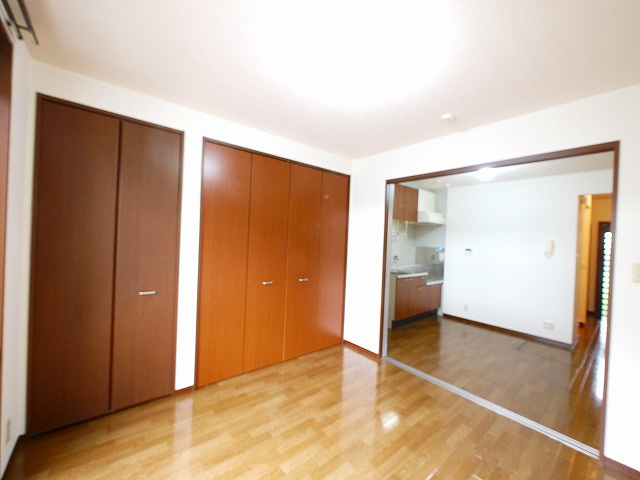 ドミール佐保台の洋室