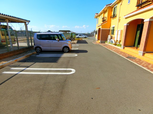フォーリストベルプラスの駐車場