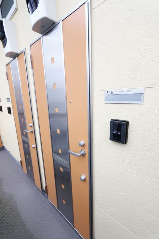 プレミアリラガーデン鶴見仲通のエントランス