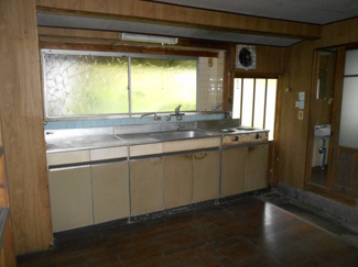 【キッチン】 | 下滝駅前戸建 | 母屋キッチン