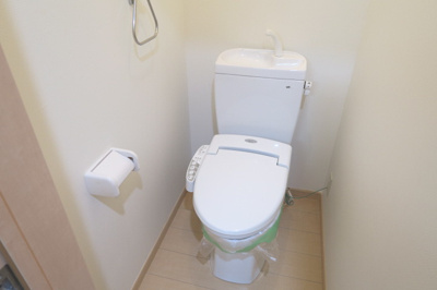 【トイレ】 | レ・セーナⅡ | 清潔感のある温水洗浄便座です。