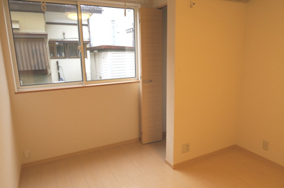 【展望】 | レ・セーナⅡ | 室内洗濯干し場とクローゼットがございます。