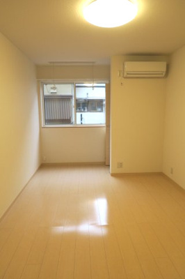 【洋室】 | レ・セーナⅡ | シンプルで使いやすい洋室で、お掃除も楽々です♪