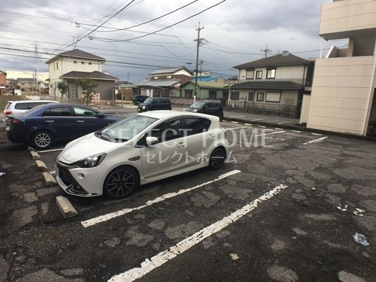 【駐車場】 | エステート伊奈 | 車をお持ちの方に嬉しい駐車場付きの物件です
