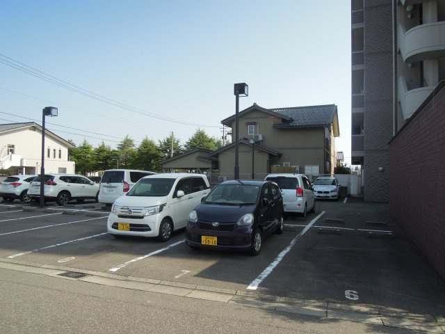 ビブレ日之出の駐車場