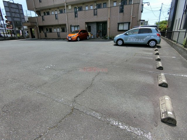 パークアヴェニューの駐車場|駐車場があるので、車を買う予定の方も安心です