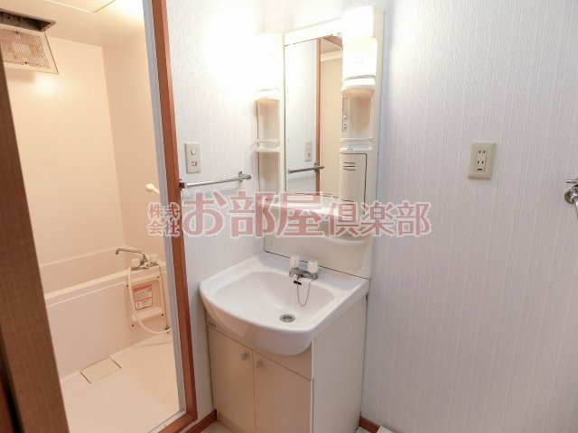 パークアヴェニューの洗面所|明るい洗面所です