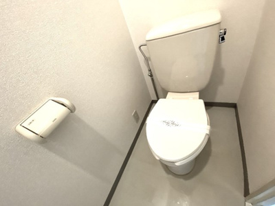 【トイレ】 | ベガプラザビル | トイレです！小物を置けるスペースもあります☆
