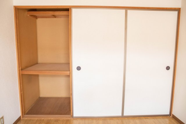 メゾンヤマモトの収納|お部屋とキッチンの仕切りは、ふすまになります。