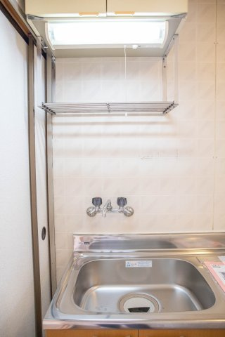 メゾンヤマモトのキッチン|収納戸棚あります。