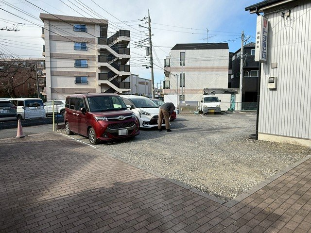 【駐車場】 | Ｔ・メゾンリビエール | いつでも目の届く敷地内に駐車場があります♪お車をお持ちの方におすすめです！